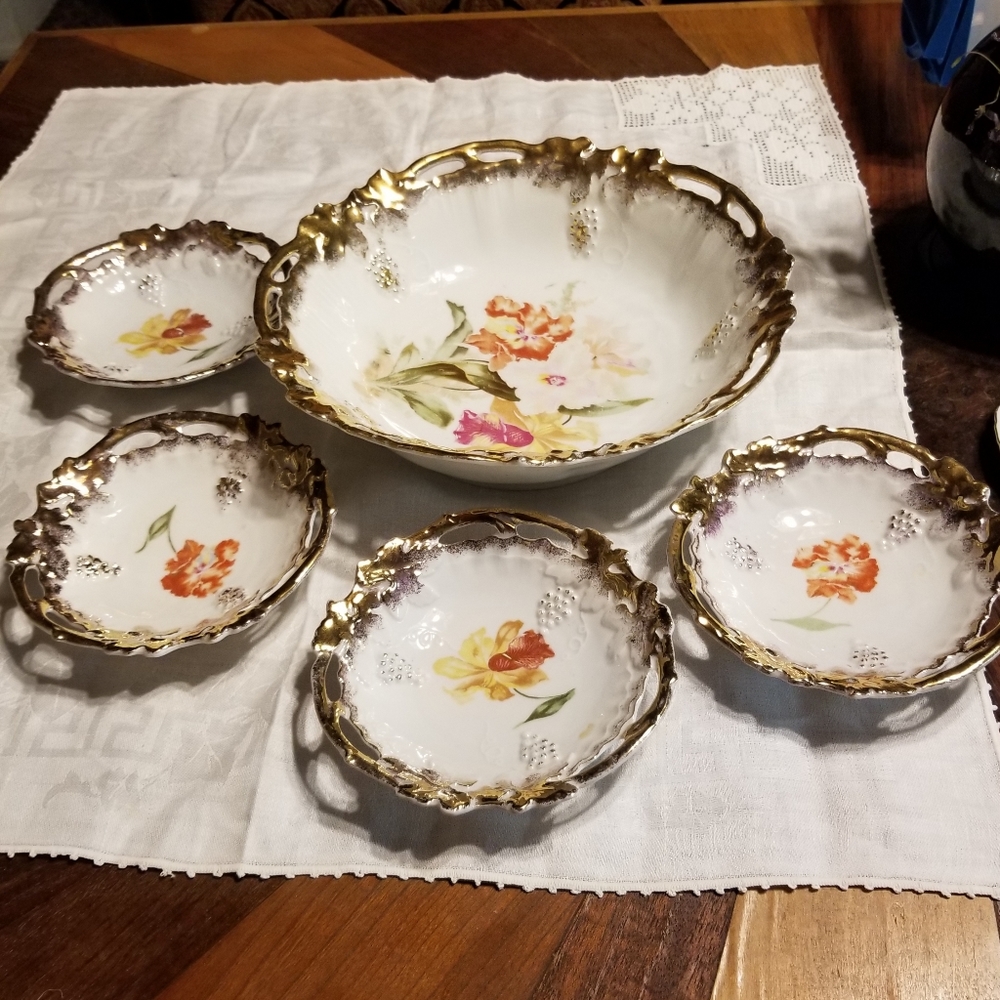 Rare Antique RS Prussia molded grapes hand painted large bowl and 4 smaller ones